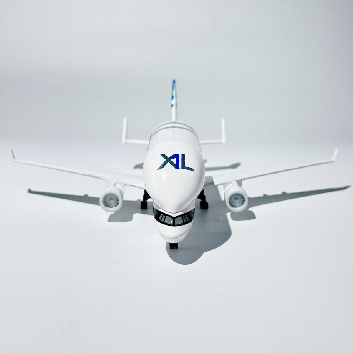 1:400 Scale Beluga XL A330 Diecast Alloy & Resin Aircraft Model with Display Stand, Collectible Airplane Model for Aviation Enthusiasts Home Office Decor Gift